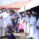 Oshiomhole, Ize-Iyamu Go Down on Their Kneels to Plead for Support Ahead of Edo Guber Poll
